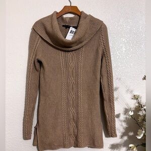 Jeanne Pierre cable knit Heather sweater
Size Small